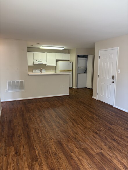 Building Photo - 109 Driftwood Ct