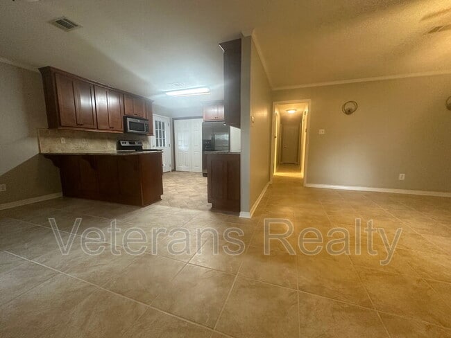 Building Photo - 2316 Demaret Dr
