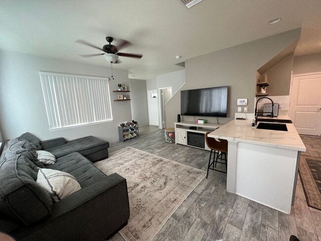Building Photo - For Rent - [Laulani Trades] 91-1001 Keaunu...
