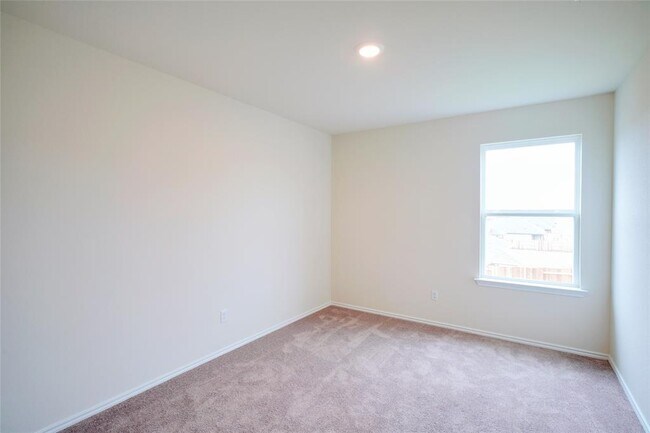 Building Photo - 384 Papaya Dr