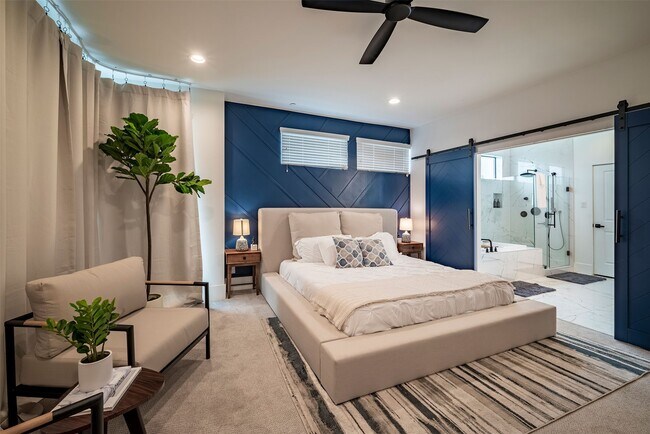 Building Photo - 3218 Crawford St