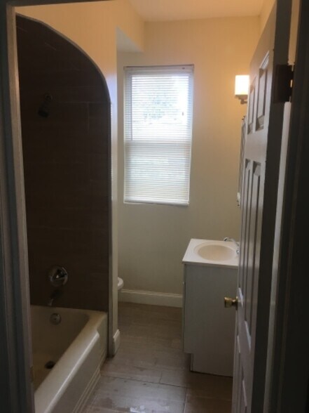 Building Photo - 3400 Fairview Ave