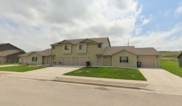 Building Photo - 2 bed town home!