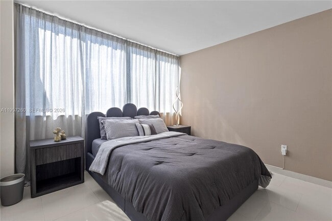 Building Photo - 1345 Lincoln Rd