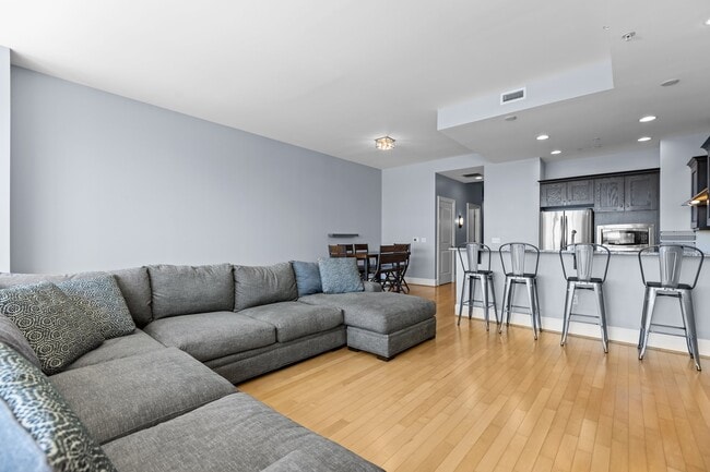 Building Photo - 400 W North St