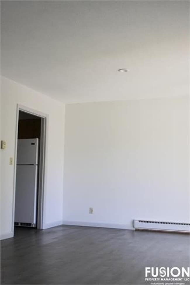 Building Photo - Bright 2-Bedroom Home Near Oakledge Park w/Pool!