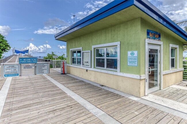 Building Photo - 2900 NE 14th Street Causeway