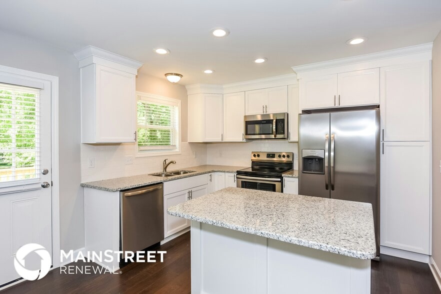 Building Photo - 120 Lynn Dr