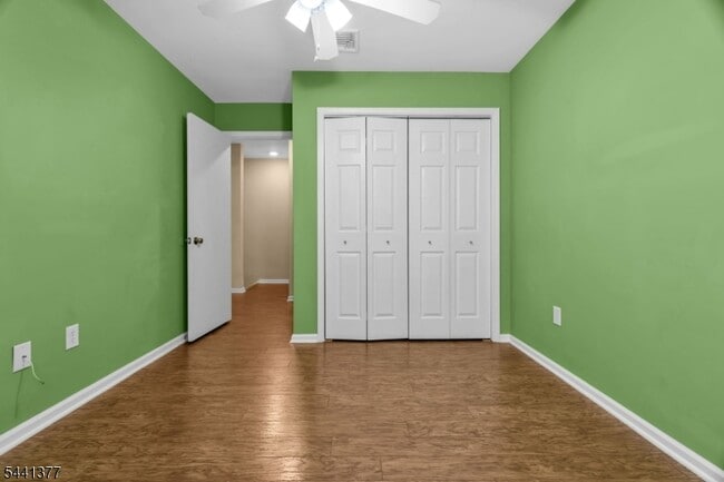 Building Photo - 19 Delavan Ct