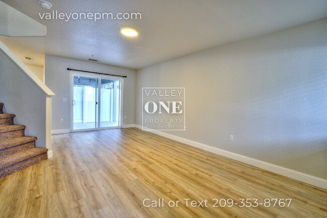 Building Photo - Rare vacancy opportunity in Turlock's finest and most desirable townhome complex!