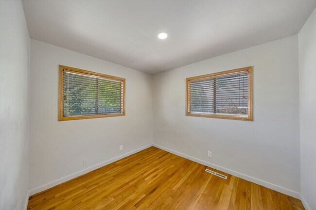 Building Photo - 1350 N 17th St