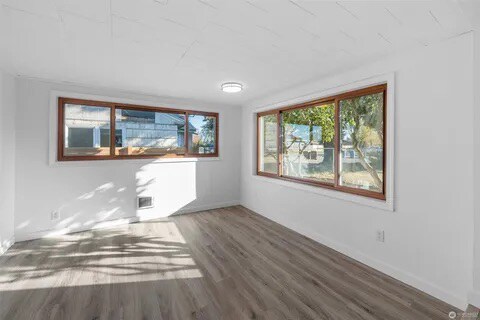 Building Photo - 911 E 52nd St