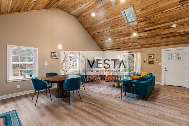 Building Photo - 460 NC-208