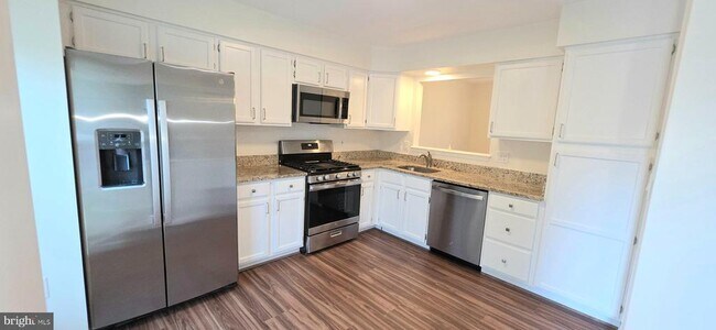 Building Photo - 6008 Raina Dr