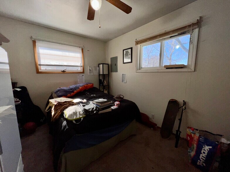 Building Photo - 718 7th Ave