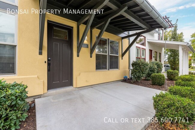 Building Photo - Immaculate Daybreak Townhome