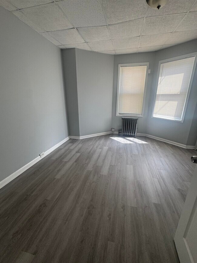 Building Photo - 311 Ege Ave