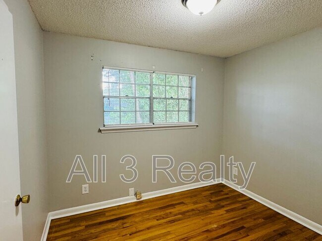 Building Photo - 1619 Yancey Ave
