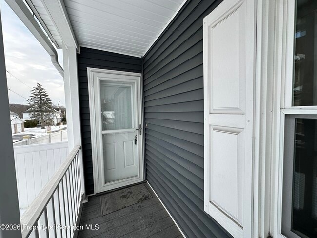 Building Photo - 548 Main St