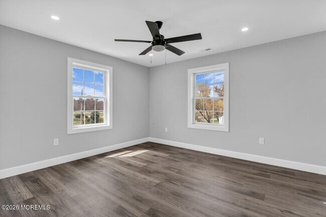 Building Photo - 553 Colts Neck Rd