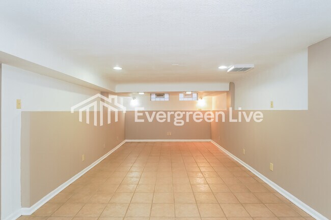 Building Photo - 19200 Mayfair Ln