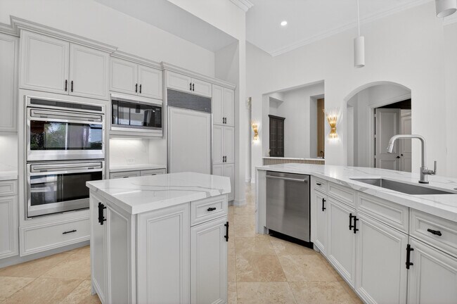 Building Photo - 17921 Villa Club Way