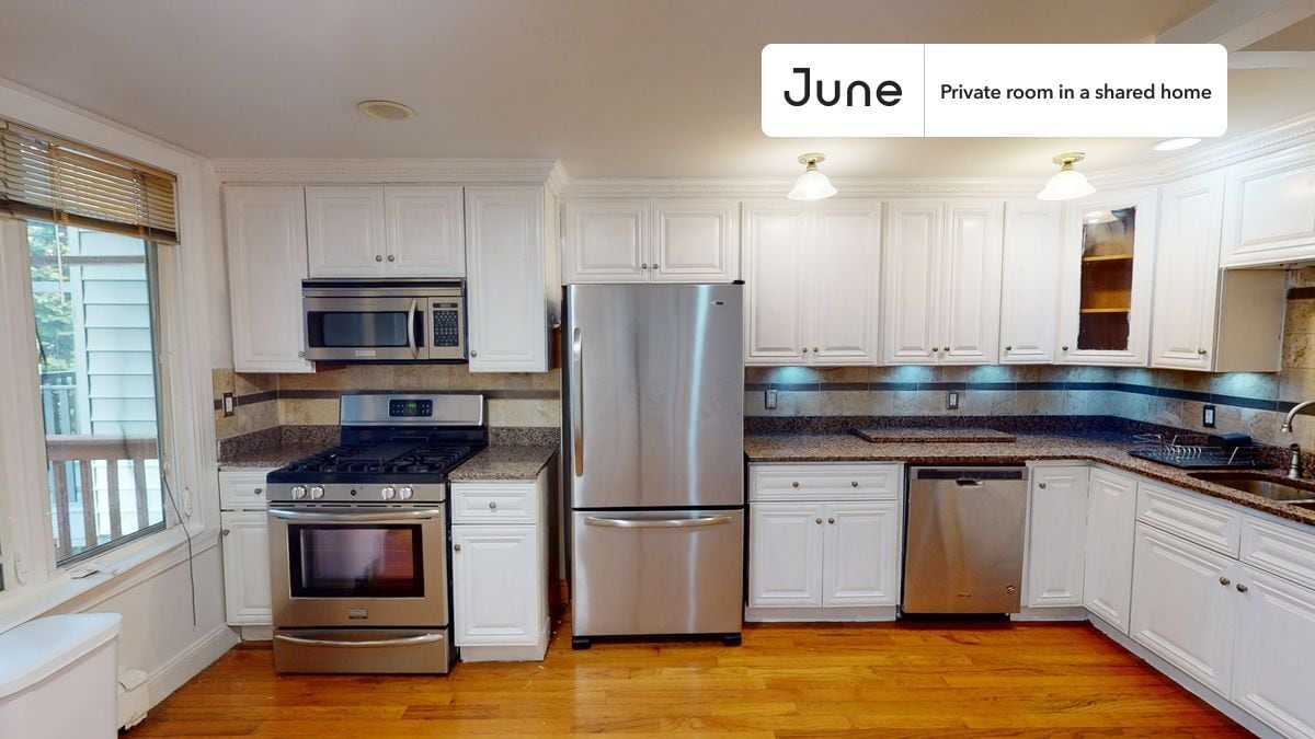 Building Photo - Room in Shared 4 bed/1 bath home