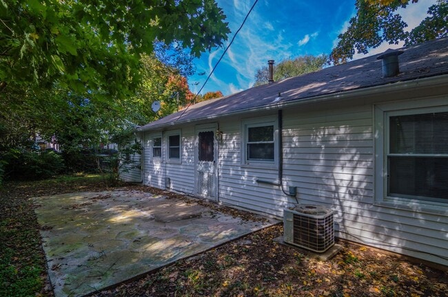 Building Photo - LEASING