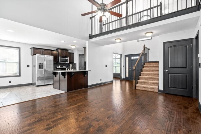 Building Photo - Pet Friendly Three Bedroom with Bonus in R...