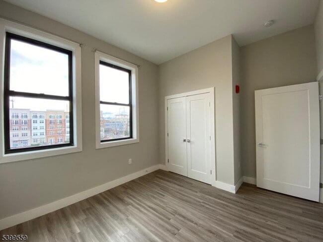 Building Photo - 22 Center St