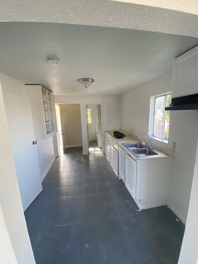 Building Photo - 1629 Tenaya Dr