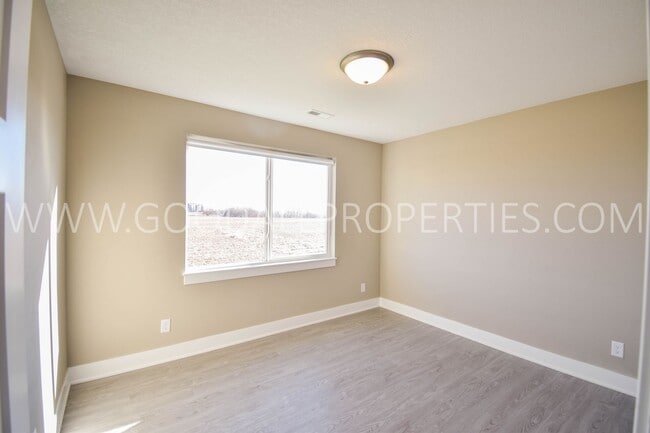 Building Photo - 4 Bedroom 2.5 Bathroom 2 story home in DeSoto!!!