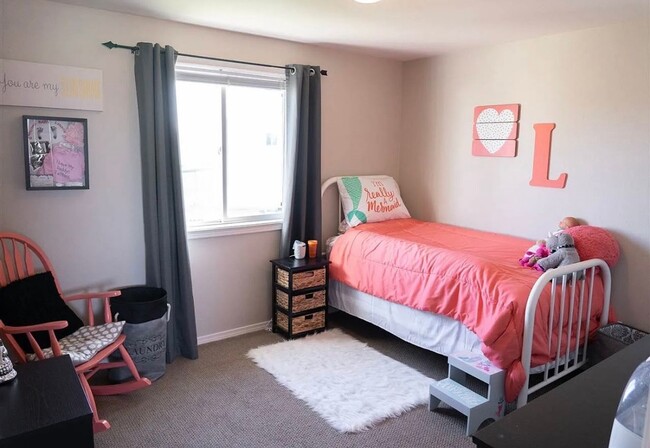 Building Photo - Spacious 4-Bedroom Home with Large Gated Yard Near Cheney & Spokane!
