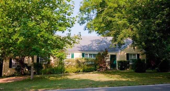 Building Photo - 705 Estes Rd