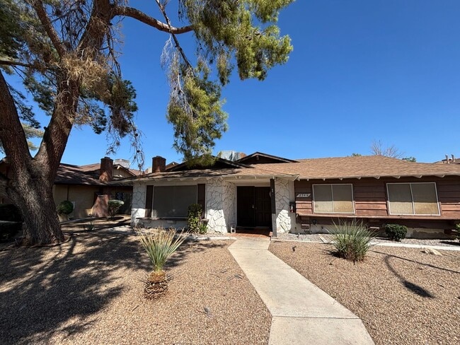 Primary Photo - 2744 Karen Ave