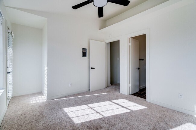 Building Photo - RIVER CROSSING ATX - 2BD/2.5BA - TOWNHOUSE - NEAR DOWNTOWN - NEW INTERIOR - $1495