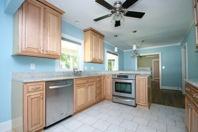 Building Photo - 2715 Thornton Cir SW