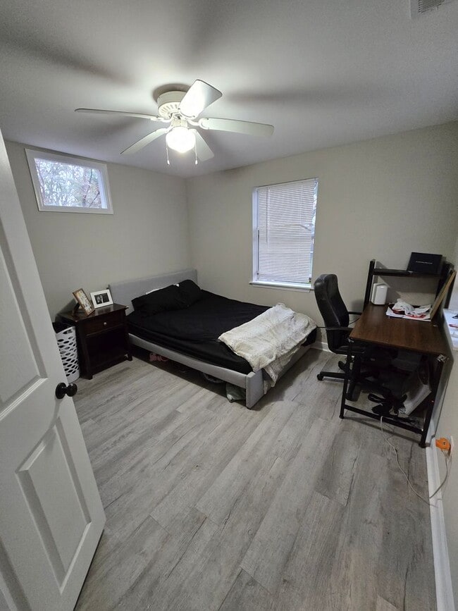 Building Photo - 72A