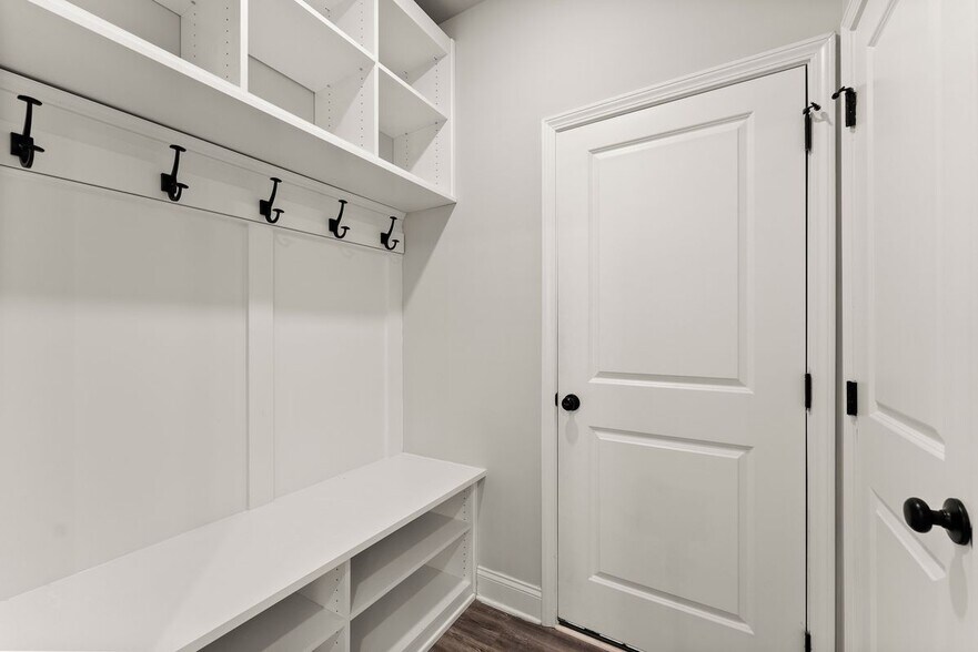 Building Photo - 4656 Silver Oak Dr SW
