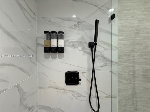 Building Photo - 927 SW 18th Ave