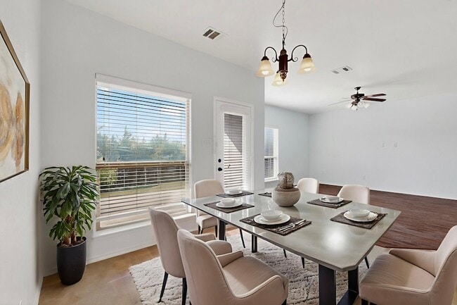 Building Photo - 1066 Carpenter Ct