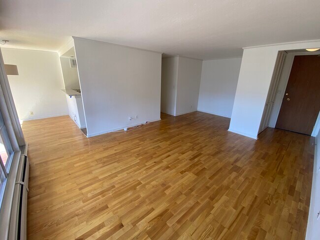 Living room - 2040 Franklin St
