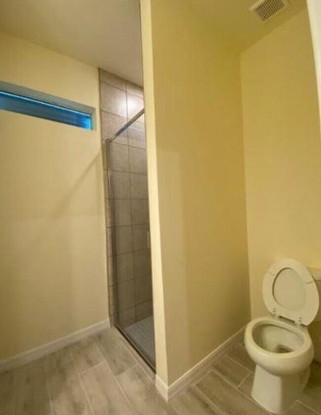 Building Photo - 1114 Albert Ave