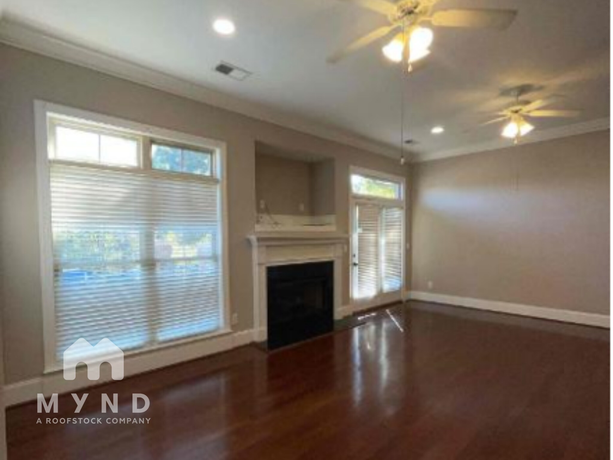 Building Photo - 687 Flag Cir