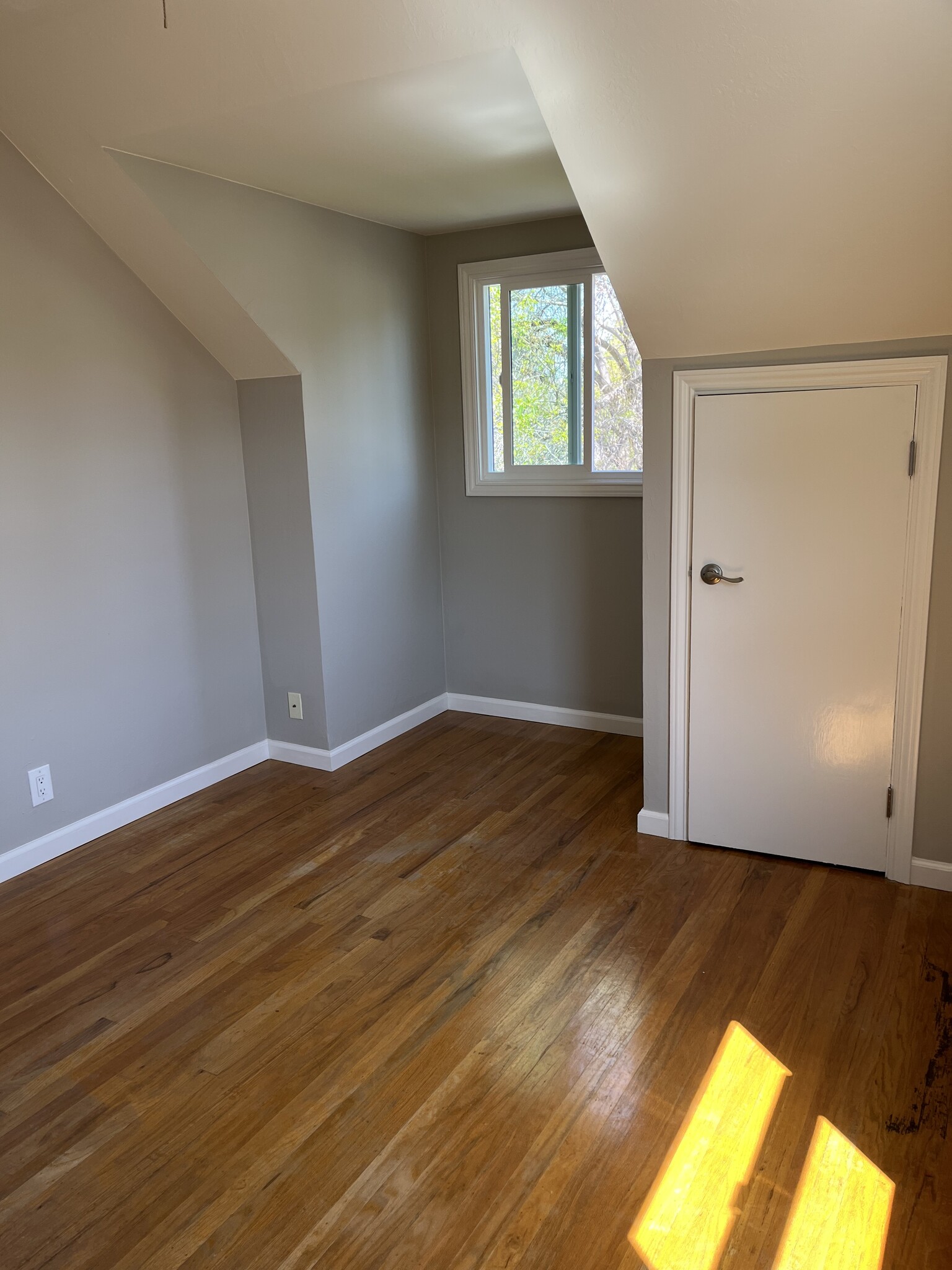 Building Photo - 4148 Kensington Dr