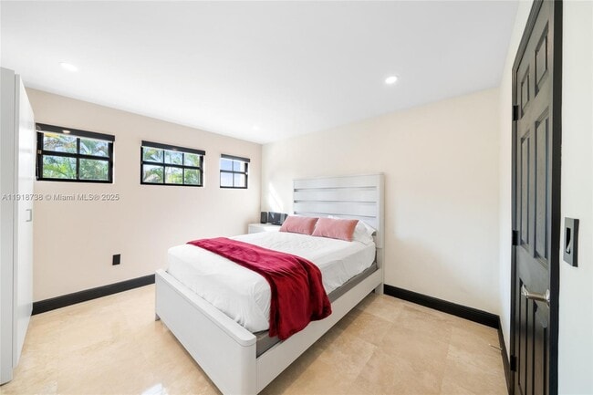 Building Photo - 5424 SW 154th Pl