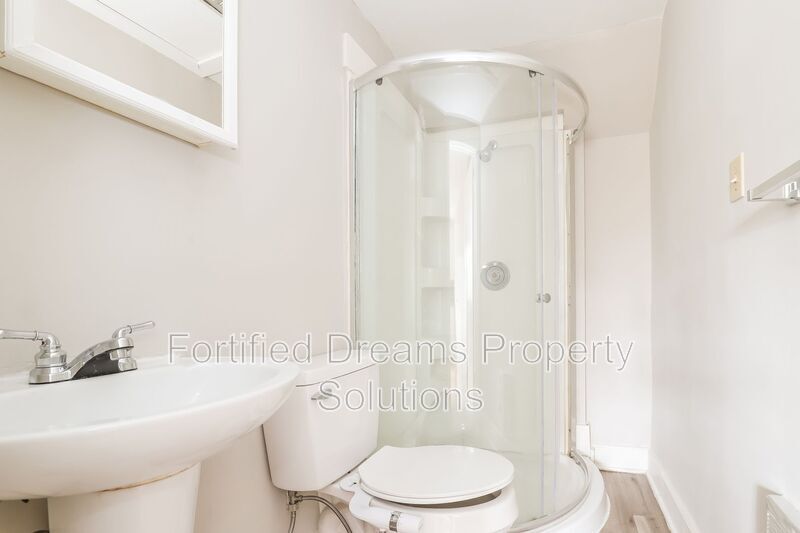 Building Photo - 1252 Brookwood Dr