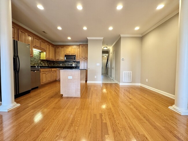 Building Photo - 1801 Brentwood Pointe