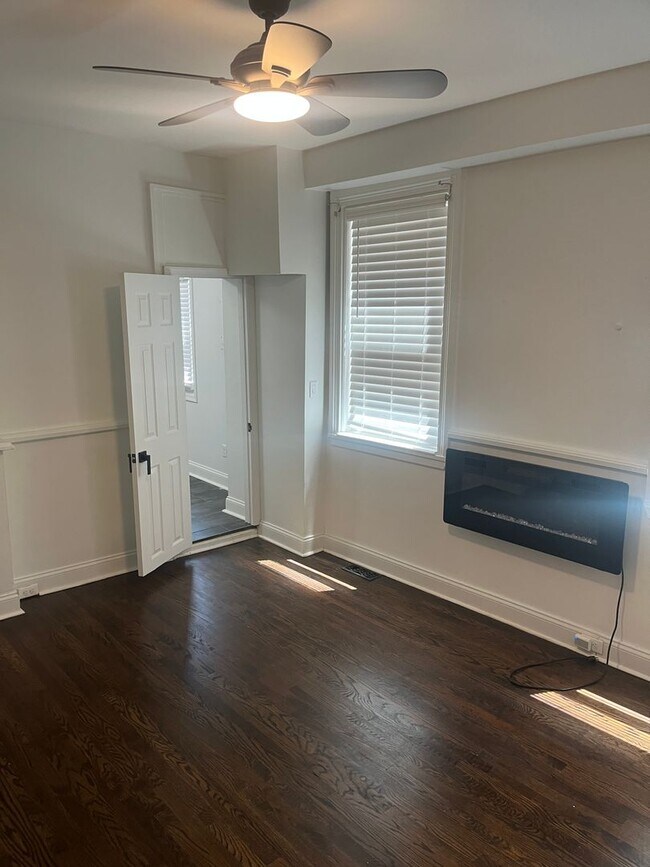 Building Photo - Newly Renovated 1 Bedroom, 1 Bath Apartmen...