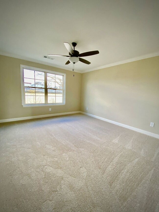 Building Photo - Townhome with 3 Bed/2.5 Bath w 1 Car Garag...